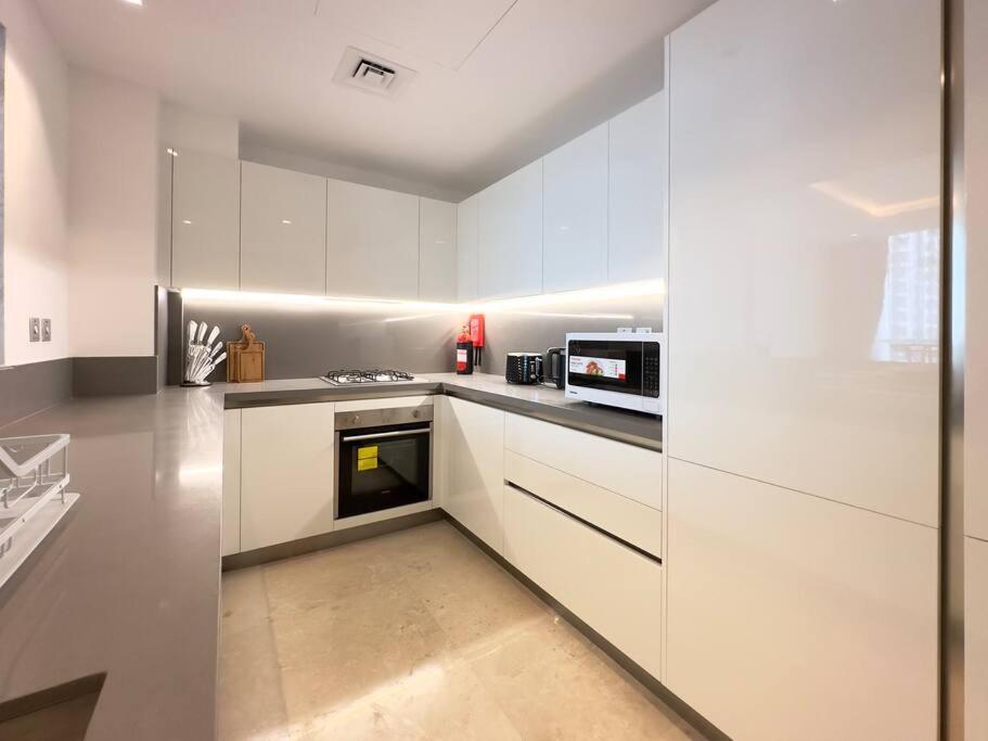 Dar Vacation - Luxury 2br - Skyline View Near Burj Khalifa * Dubai